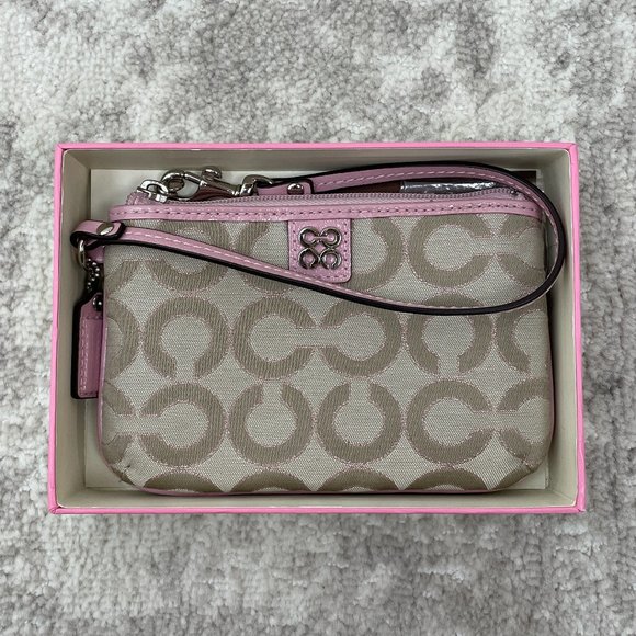 Coach - Pink Logo Wristlet New Without Tags - Picture 1 of 6